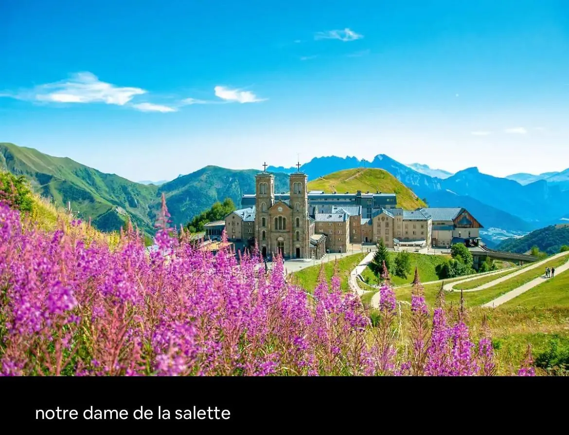 Le Chalet Avec Sa Plage Privee Saint-Theoffrey France